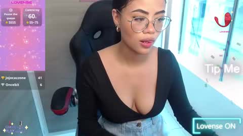 Snapshot of sussan_love01 chatting on March 7, 2025, 4:44 pm Susan online show from March 7, 2025, 4:44 pm