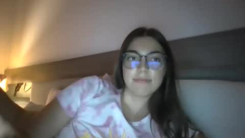 susyli online show from December 1, 2025, 8:36 pm