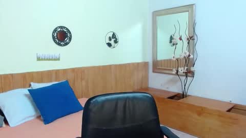 Snapshot of suxxxy_ chatting on November 12, 2025, 1:55 pm Suxxxy online show from November 12, 2025, 1:55 pm