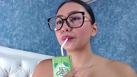 Snapshot of sweeet_amy chatting on December 17, 2024, 11:59 pm Amy IG sweeet amy0 online show from December 17, 2024, 11:59 pm