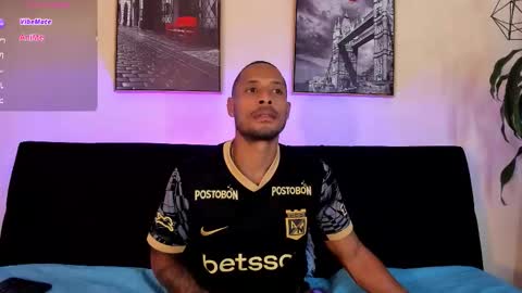 Snapshot of sweet_alessandro1 chatting on December 4, 2025, 7:33 pm alessandre online show from December 4, 2025, 7:33 pm