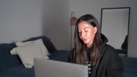 Dorothea online show from October 26, 2025, 9:42 pm