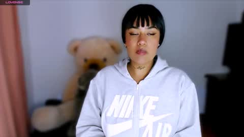 Stephanie online show from November 28, 2025, 9:34 am