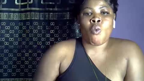 Snapshot of sweet_baby06 chatting on October 24, 2025, 11:23 pm baby girl online show from October 24, 2025, 11:23 pm