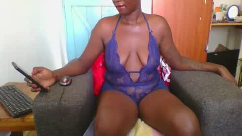 Snapshot of sweet_blackberry93 chatting on February 26, 2025, 2:14 pm bella online show from February 26, 2025, 2:14 pm