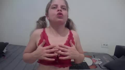 Snapshot of sweet_bluegirl chatting on January 7, 2025, 9:46 pm Sweet bluegirl online show from January 7, 2025, 9:46 pm