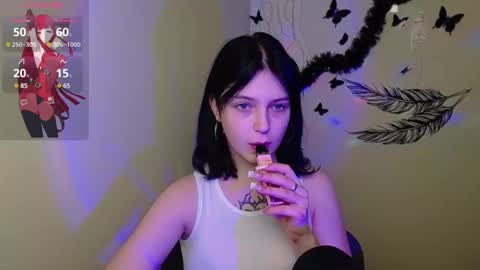Snapshot of sweet_cherryg chatting on February 22, 2025, 1:13 pm Ivy online show from February 22, 2025, 1:13 pm