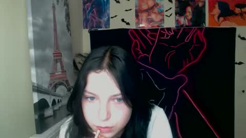 Snapshot of sweet_cherryg chatting on October 3, 2025, 6:54 am Ivy online show from October 3, 2025, 6:54 am
