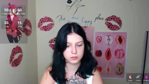 Snapshot of sweet_cherryg chatting on October 10, 2025, 12:26 pm Ivy online show from October 10, 2025, 12:26 pm