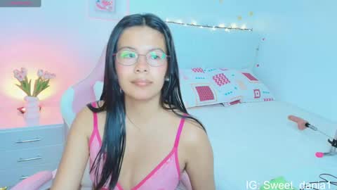 sweet_dania_ online show from September 14, 2025, 7:29 am