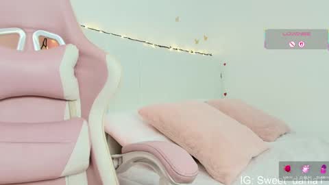 sweet_dania_ online show from October 9, 2025, 6:55 am