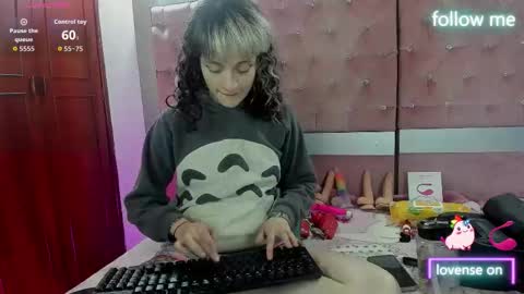  emmili  online show from November 28, 2025, 12:41 pm