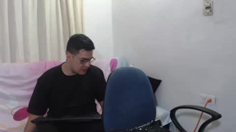 sweet_fantasy_couple online show from January 27, 2025, 3:26 am