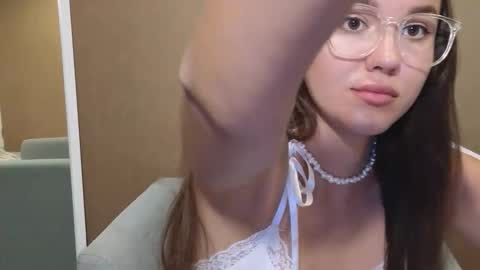 Snapshot of sweet_haeven chatting on October 20, 2025, 3:12 pm Im Mia.LOVELY PATTERNS 100 120 160 200 my toy buzzes from 2 tip online show from October 20, 2025, 3:12 pm