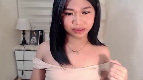 Snapshot of sweet_hoelly chatting on February 24, 2025, 1:53 pm Slutty Shannel online show from February 24, 2025, 1:53 pm