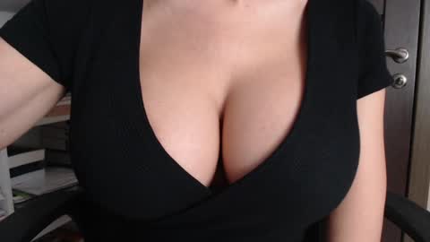 Jen online show from September 30, 2025, 7:13 am