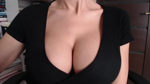 Jen online show from October 21, 2025, 5:30 am