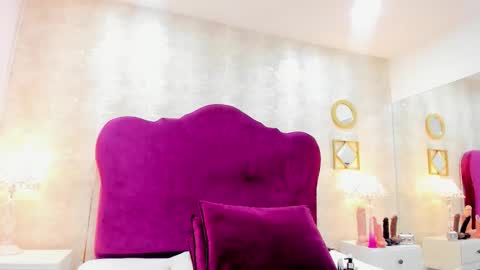 Snapshot of sweet_lucianaaa chatting on November 24, 2025, 8:19 pm Luciana online show from November 24, 2025, 8:19 pm