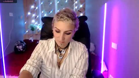 Snapshot of sweet_n_strong chatting on November 7, 2025, 1:44 pm sweet_n_strong online show from November 7, 2025, 1:44 pm