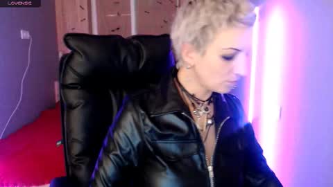 Snapshot of sweet_n_strong chatting on November 12, 2025, 2:06 pm sweet_n_strong online show from November 12, 2025, 2:06 pm