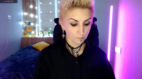 Snapshot of sweet_n_strong chatting on November 28, 2025, 1:03 pm sweet_n_strong online show from November 28, 2025, 1:03 pm