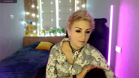 Snapshot of sweet_n_strong chatting on December 4, 2025, 8:01 am sweet_n_strong online show from December 4, 2025, 8:01 am