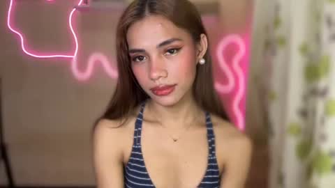 Snapshot of sweet_nikki03 chatting on September 24, 2025, 9:23 am sweet_nikki03 online show from September 24, 2025, 9:23 am