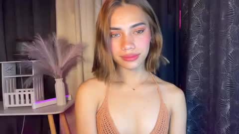 Snapshot of sweet_nikki03 chatting on October 12, 2025, 5:23 pm sweet_nikki03 online show from October 12, 2025, 5:23 pm