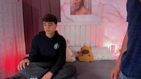 Snapshot of sweet_petter chatting on October 13, 2025, 12:38 pm Petter online show from October 13, 2025, 12:38 pm
