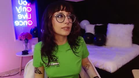 Roxanee online show from November 8, 2025, 4:12 am