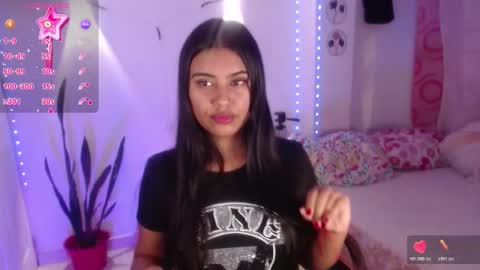 Snapshot of sweet_susy999 chatting on December 15, 2025, 1:43 am susy 222 online show from December 15, 2025, 1:43 am