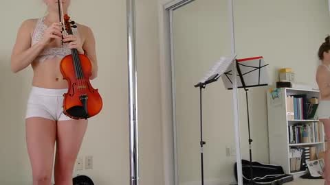 Snapshot of sweet_truffle chatting on January 28, 2025, 1:38 pm Heidi Brenner - Please check bio for schedule FAQ online show from January 28, 2025, 1:38 pm