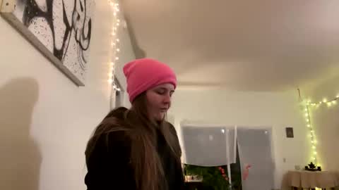 Snapshot of sweet_truffle chatting on March 7, 2025, 12:48 am Heidi Brenner - Please check bio for schedule FAQ online show from March 7, 2025, 12:48 am