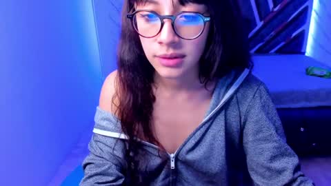 Snapshot of sweet_venus4 chatting on January 17, 2025, 12:42 am sweet_venus4 online show from January 17, 2025, 12:42 am