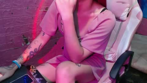 sweet_vina18 online show from November 23, 2025, 7:30 am