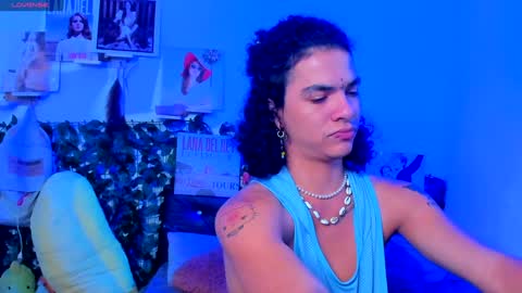 Steven independent model online show from December 17, 2024, 3:17 pm