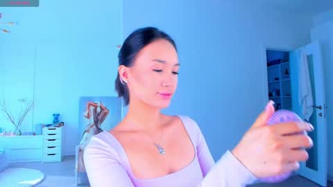 Yasu online show from December 2, 2025, 4:51 am