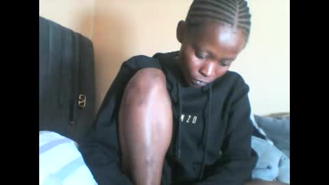 LIANAH online show from November 17, 2025, 7:08 pm