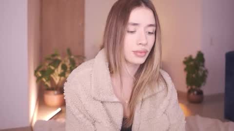 Camila online show from December 5, 2025, 3:09 pm