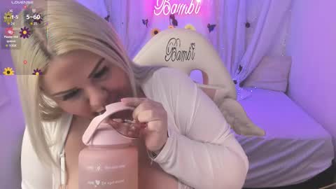 Snapshot of sweetbambi19 chatting on September 22, 2025, 5:20 am Andrea online show from September 22, 2025, 5:20 am