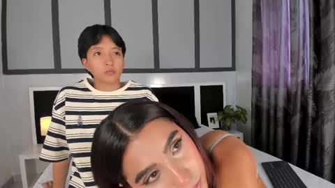Snapshot of sweetcoupple chatting on October 13, 2025, 6:41 pm Eva Short hair girl - Victoria Long red hair online show from October 13, 2025, 6:41 pm