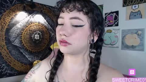       Independent model online show from September 16, 2025, 2:45 am