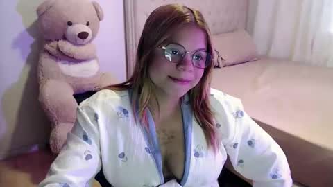 Snapshot of sweetcristalh chatting on October 28, 2025, 8:33 pm Cristal online show from October 28, 2025, 8:33 pm