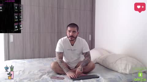 Snapshot of sweetdesires_ chatting on October 7, 2025, 4:37 pm online show from October 7, 2025, 4:37 pm