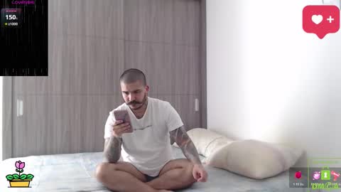 Snapshot of sweetdesires_ chatting on November 17, 2025, 2:01 pm online show from November 17, 2025, 2:01 pm