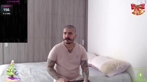 Snapshot of sweetdesires_ chatting on December 3, 2025, 3:54 pm online show from December 3, 2025, 3:54 pm