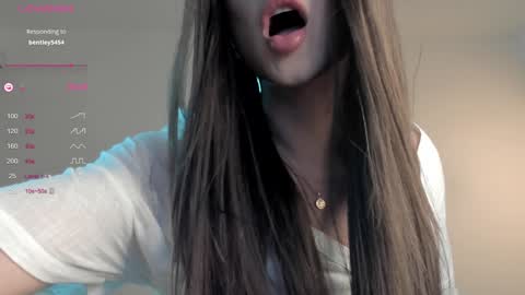 Snapshot of sweetest_bella chatting on December 27, 2024, 12:39 am Bella online show from December 27, 2024, 12:39 am
