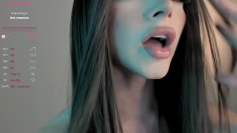 Snapshot of sweetest_bella chatting on January 15, 2025, 9:20 pm Bella online show from January 15, 2025, 9:20 pm