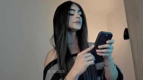 Snapshot of sweetest_bella chatting on February 18, 2025, 9:42 pm Bella online show from February 18, 2025, 9:42 pm
