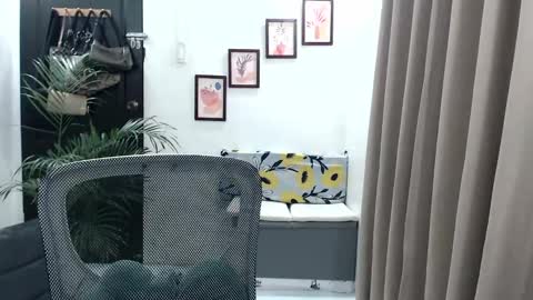 Snapshot of sweetestsmile_ chatting on January 21, 2025, 2:22 am Khaye online show from January 21, 2025, 2:22 am